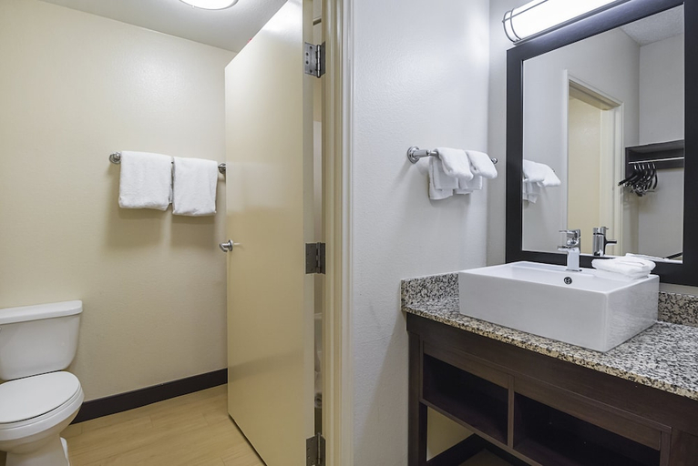 Bathroom 4, Red Roof Inn PLUS+ Phoenix West, Maricopa