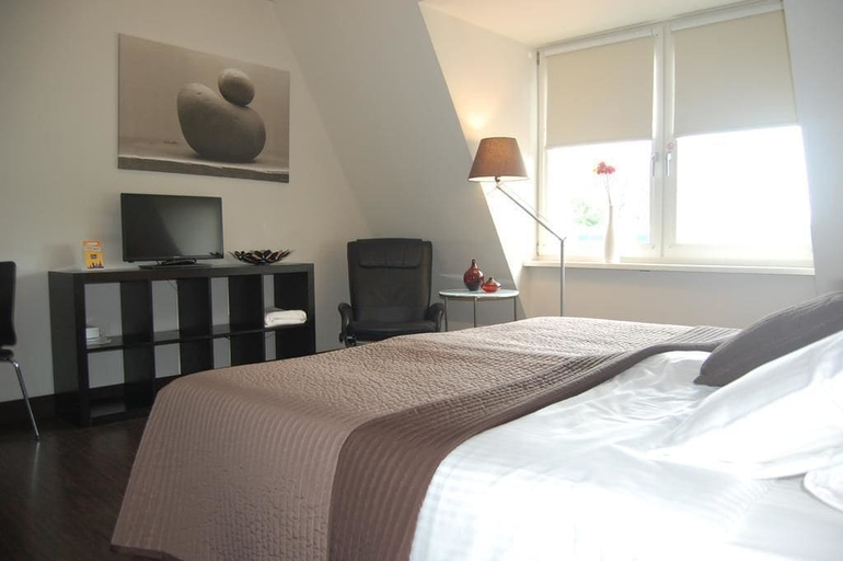 Bedroom 4, Bar-Bistro-Hotel DOK, Steenbergen