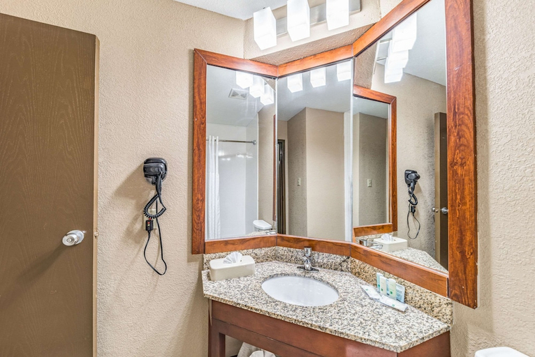 Bathroom 4, Quality Inn West Plano - Dallas, Collin