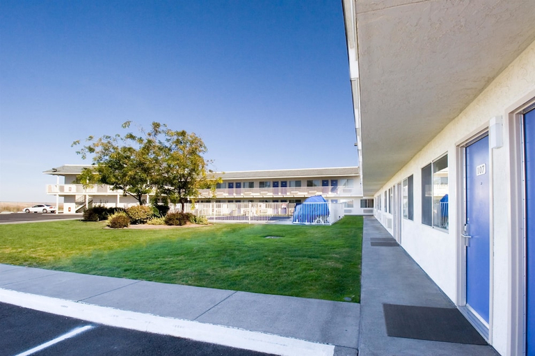 Exterior & Views 1, Motel6 Pendleton, OR, Umatilla