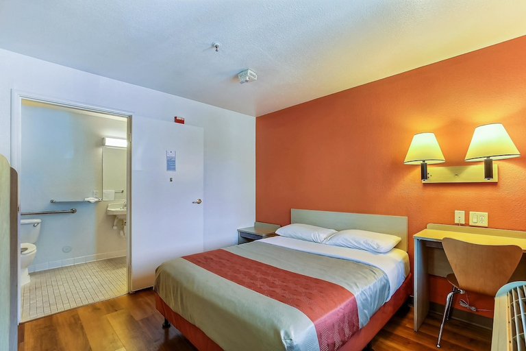 Bedroom 3, Motel 6 Pinole, CA, Contra Costa