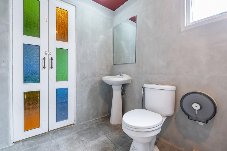 Bathroom 7