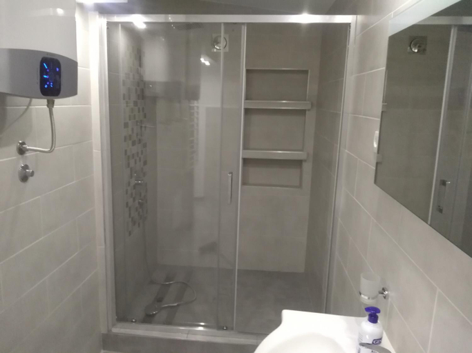 Bathroom 2, Apartments Villa Cucuk