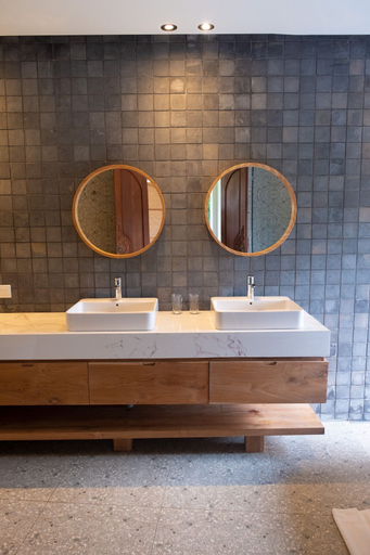 Bathroom 9