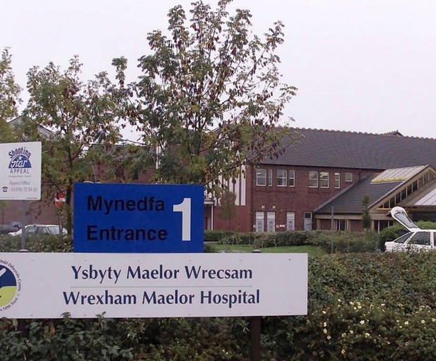 Exterior & Views 2, The Lower Gathering - Wrexham Town Centre - Sleeps Up To 10, Wrexham