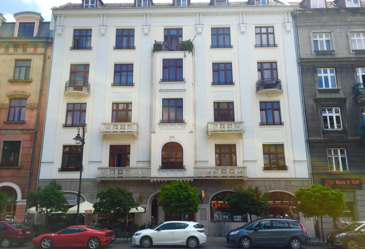 Exterior & Views