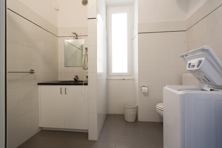 Bathroom 2, Appartamenti sul mare Alassio, Savona