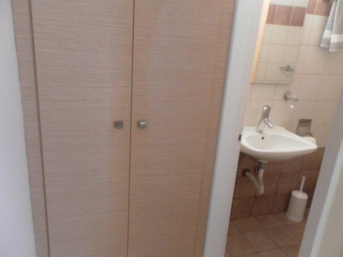 Bathroom 3, Esperia, Central Macedonia