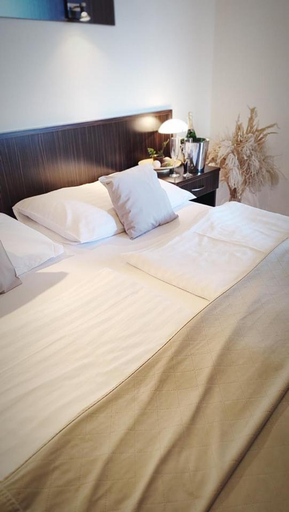 Bedroom 3, Hotel Ambra, Zlín