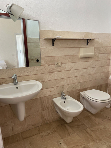 Bathroom 2, Hotel Al Faro, Nuoro