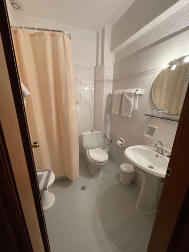 Bathroom 4, Olympic Hotel, Central Greece