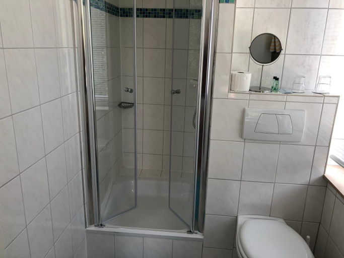 Bathroom 2, Hotel Elfenberg, Lippe
