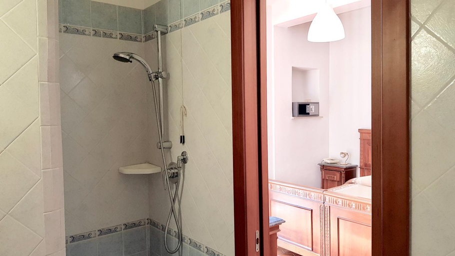 Bathroom, Albergo Natucci, Pistoia