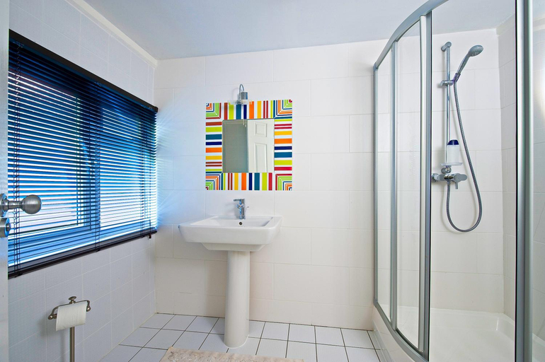 Bathroom 5, Godalming Hotel Guest House, Surrey