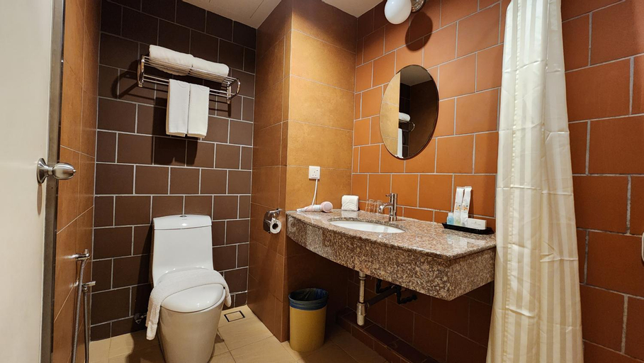 Bathroom 23
