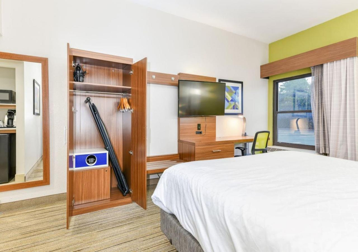 Bedroom 2, Holiday Inn Express Hotel & Suites Pigeon Forge By IHG, Sevier