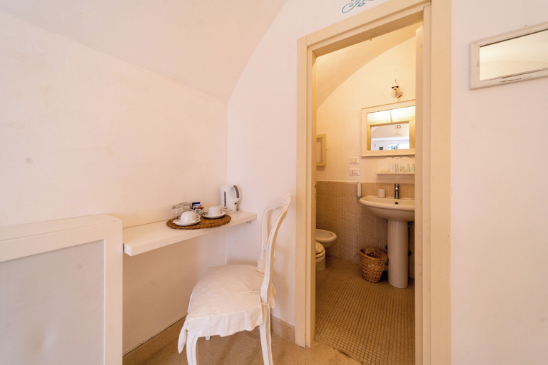 Bathroom 5, Palazzo De Mori, Lecce