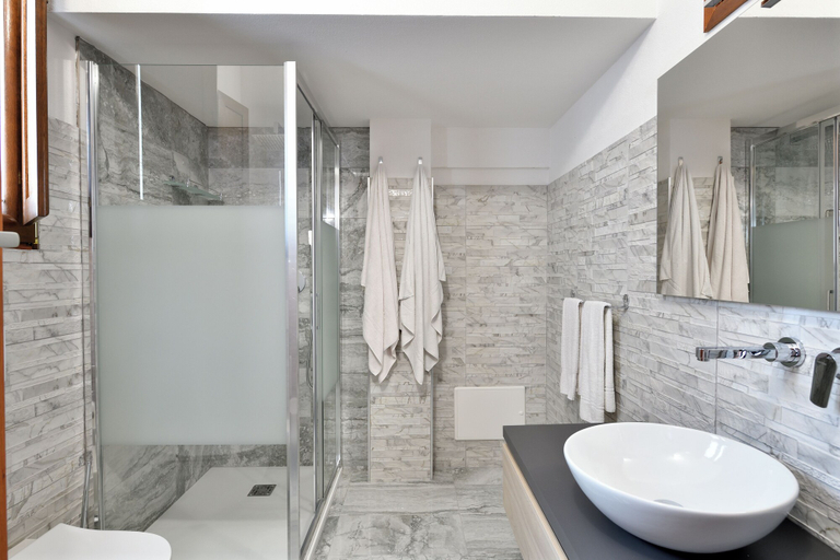 Bathroom 4, Sa Omu Bianca, Ogliastra