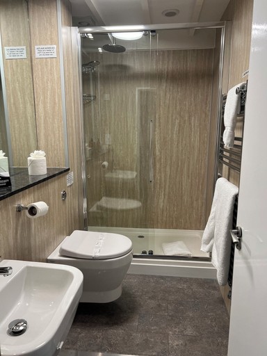 Bathroom 3, King Arthur's Arms Inn, Cornwall