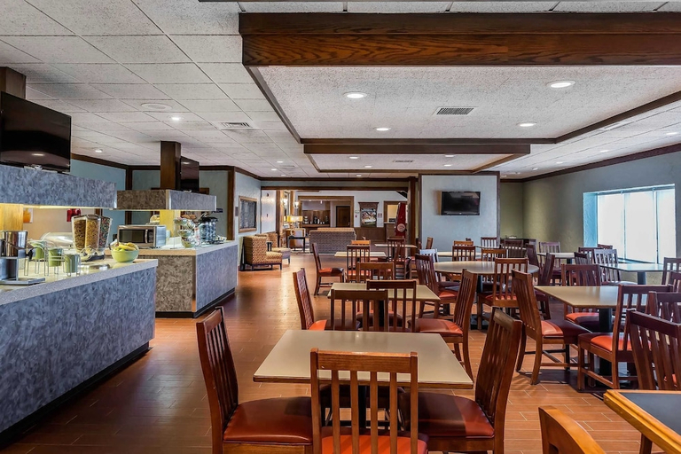 Food & Drinks 5, Quality Inn Perrysburg - Toledo South, Wood