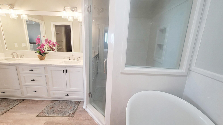 Bathroom 4, Hidden Dunes 305, Bay