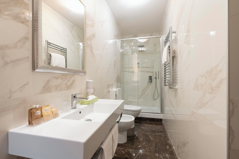 Bathroom 4, Virgilio, Rome