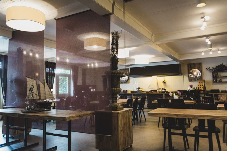 Food & Drinks 3, Bar-Bistro-Hotel DOK, Steenbergen