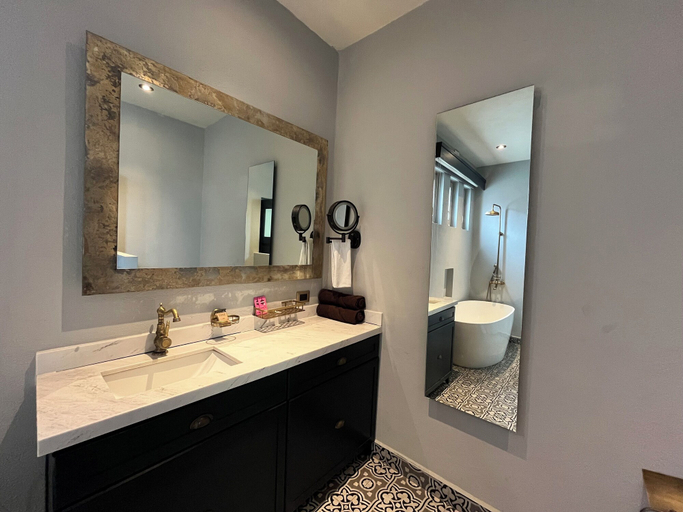 Bathroom 4, Hotel Origen, Allende