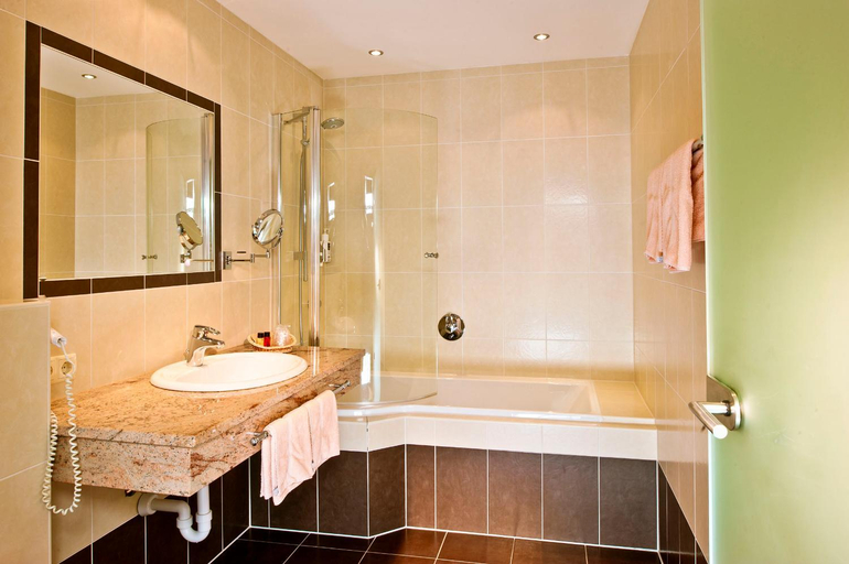 Bathroom 5, Hotel Mathiesn, Imst