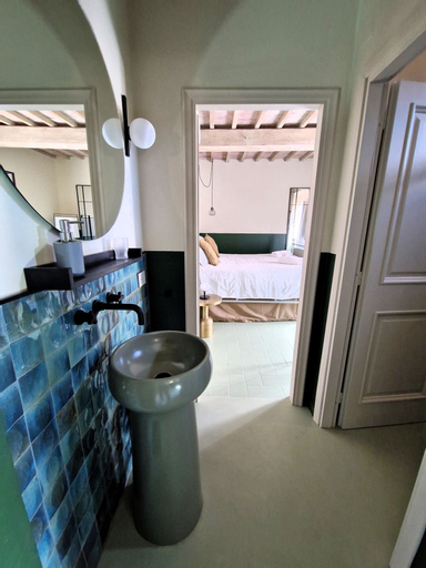 Bathroom 15