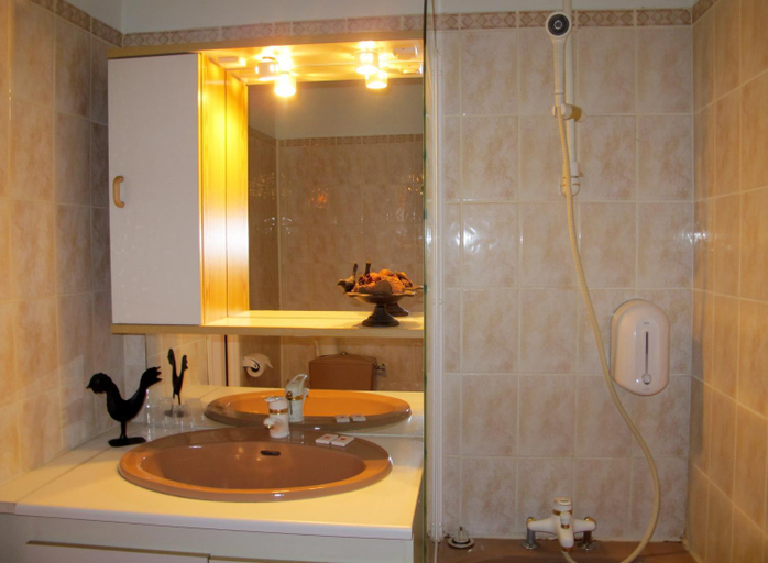Bathroom 3, Hotel Au Bord du Monde, Cher