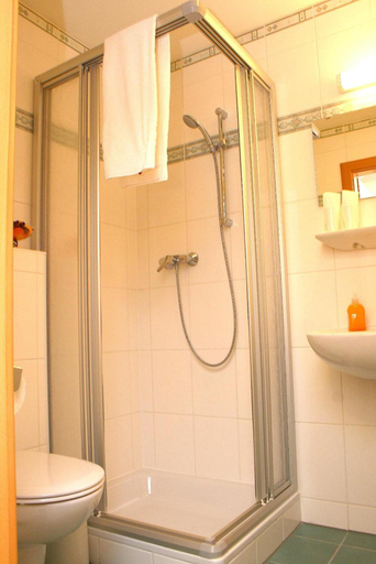 Bathroom 3, Hotel Garni Evido KG Salzburg, Salzburg