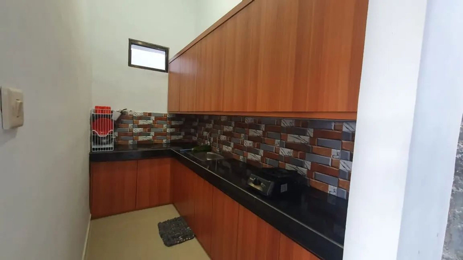 Dining Room 4, Puncak Garuda Villa A17, Malang