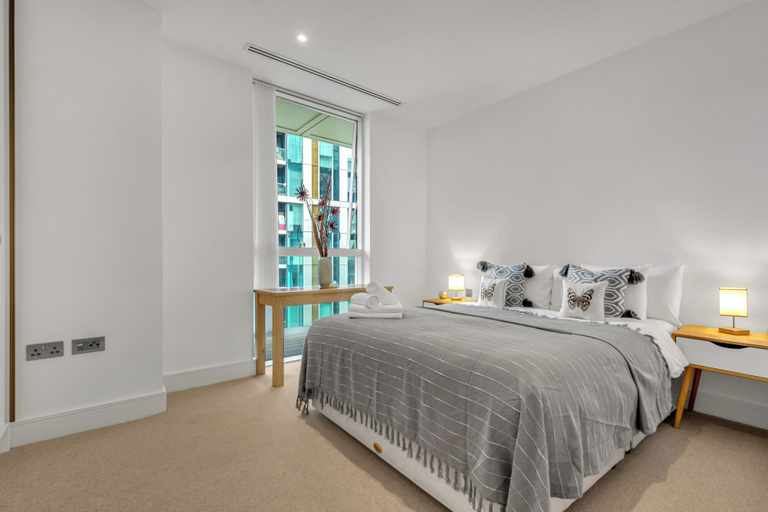 Bedroom 2, Stunning Serviced Apartment-Canary Wharf, London