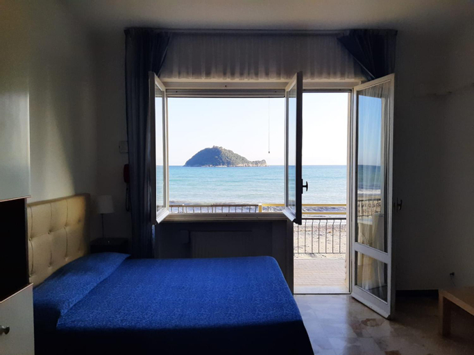 Bedroom 2, Residence Sole, Savona