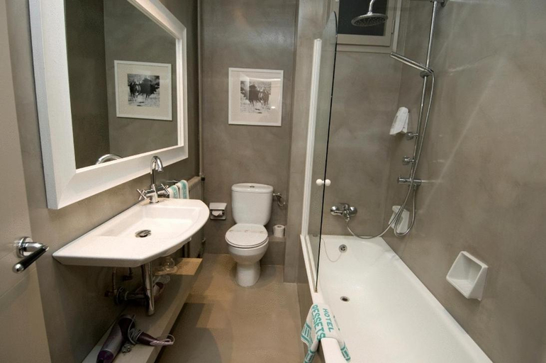 Bathroom 5, Hotel Restaurant Pessets & SPA, Lleida