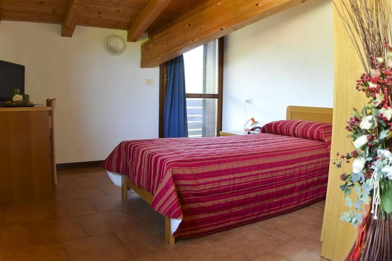 Bedroom 4, PARKHOTEL BELLEVUE, Trento