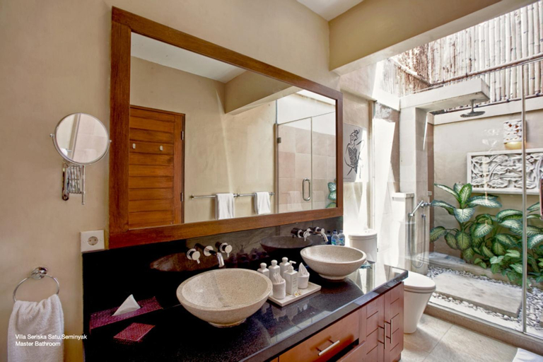 Bathroom 13
