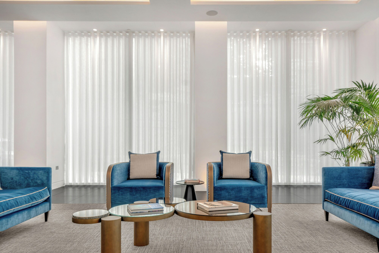 Others 5, Stunning Serviced Apartment-Canary Wharf, London