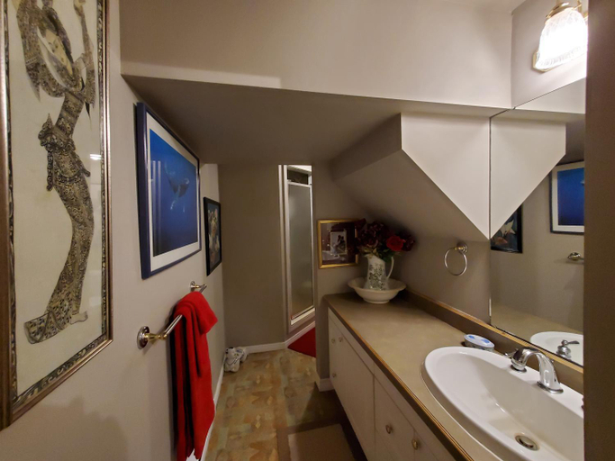 Bathroom 2, Shambhala Bed and Breakfast, Peterborough