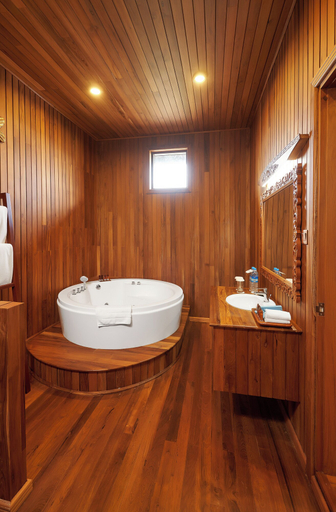 Bathroom, KMA Inle Hotel, Taunggye