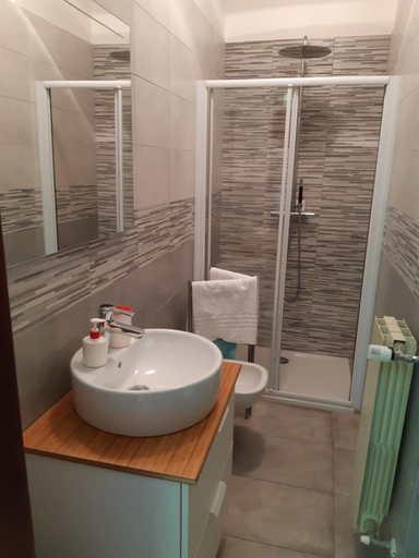 Bathroom, Hotel Battle Of Britain, Novara