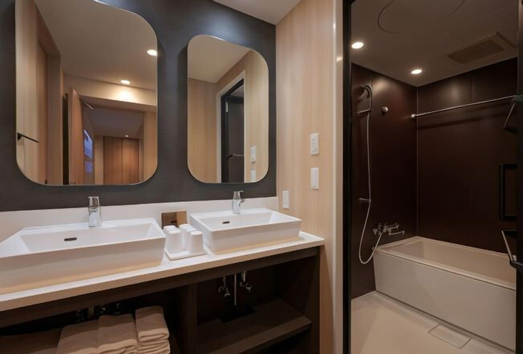 Bathroom 15