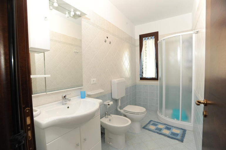 Shower, Carmelina, Lecce