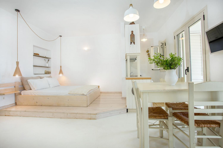 Others 4, Lithos Villas, Central Greece