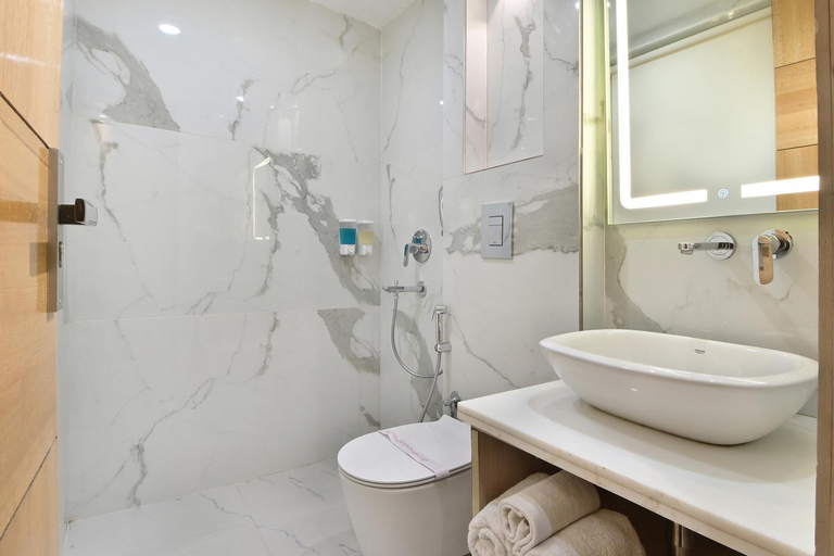 Bathroom 3, Hotel Sonu Dx, Delhi