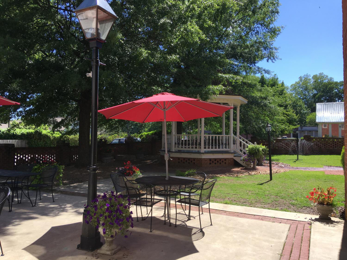 Others 4, Hale Springs Inn, Hawkins