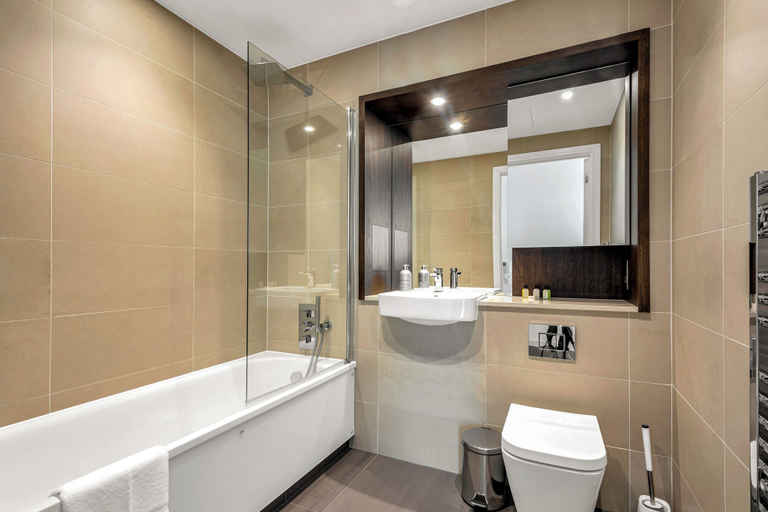Bathroom 3, Stunning Serviced Apartment-Canary Wharf, London
