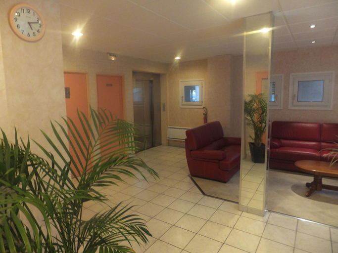 Public Area 2, Hotel Le Village, Essonne