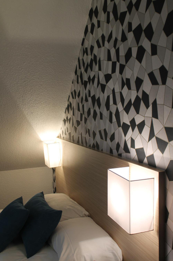 Bedroom 2, Hotel Le Blason, Indre-et-Loire